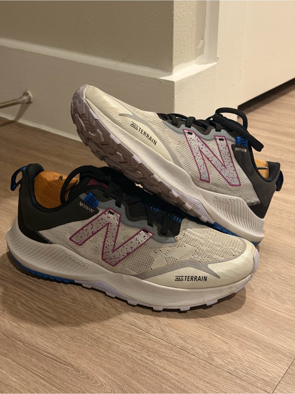 New Balance DynaSoft Nitrel v4 Womens Size 11B Trail Running Shoe Gray